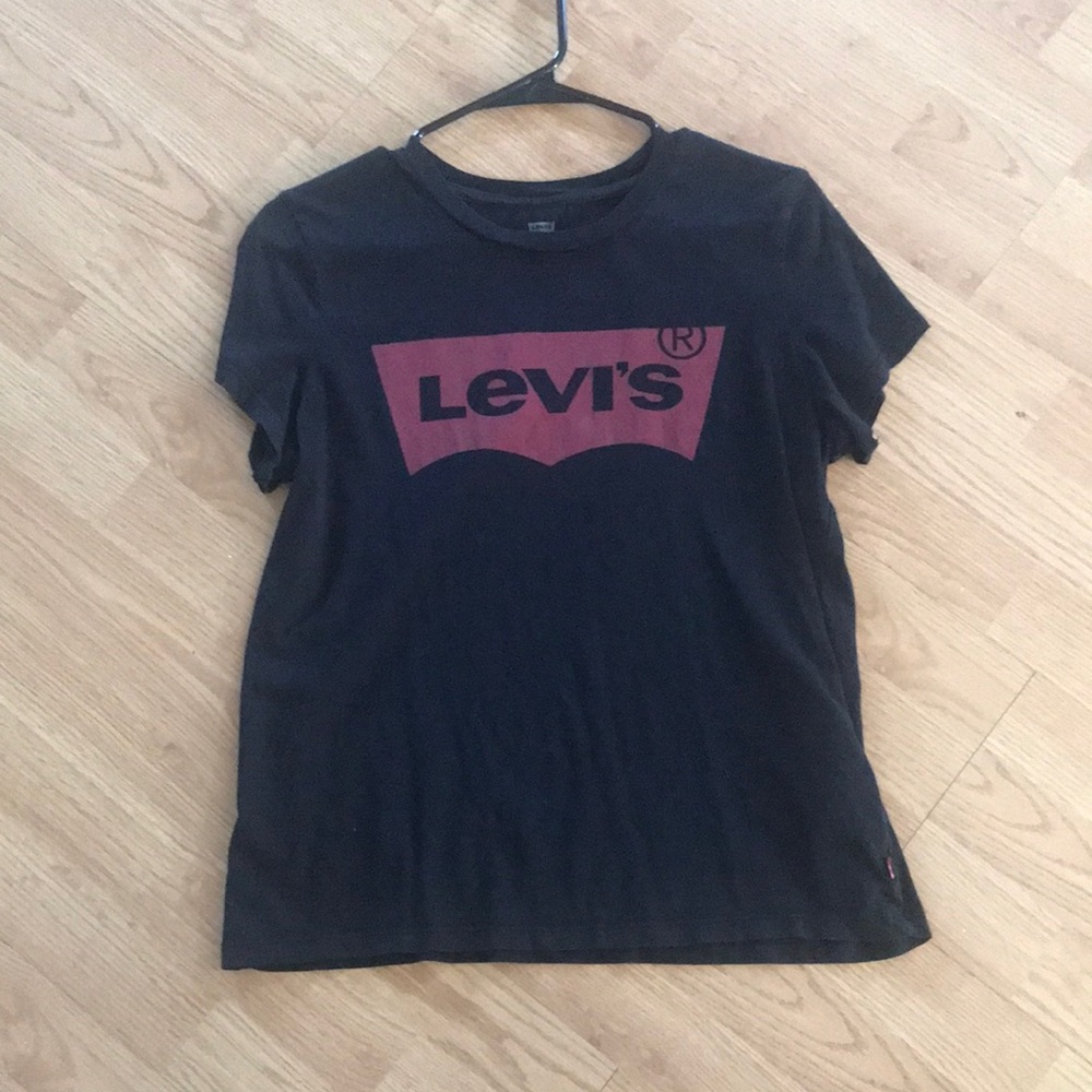 Levi's Women's Black T-Shirt with Red Logo